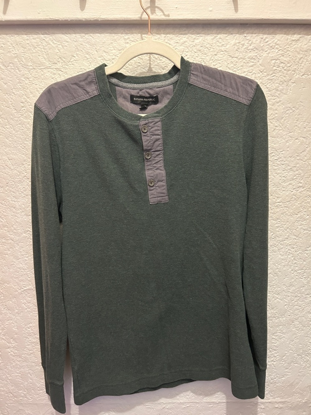 Banana Republic Olive Green Long-Sleeve Henley with Gray Accents